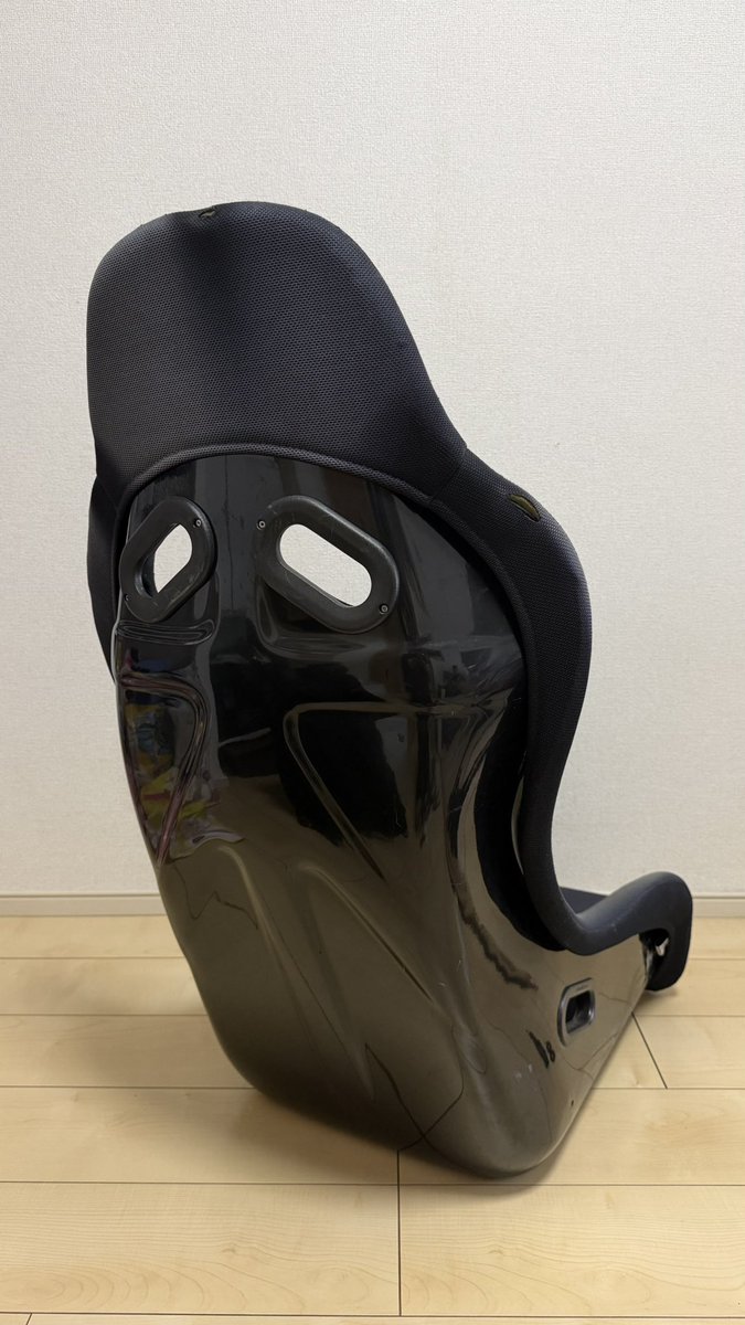 nqlsan's tweet photo. 【フルバケ売ります】
ナニワヤ EZ フルバケットシート
NA,NBロードスター用レール付き

2万円でいかがでしょうか？

神奈川県から引き取り限定です。

焼けあり。頭部裏、肩部裏に破れあり。
状態はそれなりなので、使えれば良いって方にどうぞ。

仕様かもしれませんが少々レール動き渋いです。 https://t.co/Q60mNoMqKF