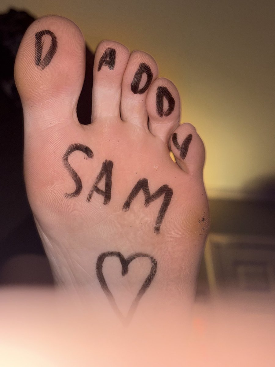 sammyfeetlover's tweet photo. You all should Guess what, she was busy procrastinating until she finally gets paid, I work with honesty and loyalty, daddy loves you Kayla my new darling princess, she prefer not to be tagged, I respect your privacy, daddy love's you Kayla 💕💕 https://t.co/WCUQGW1XG3