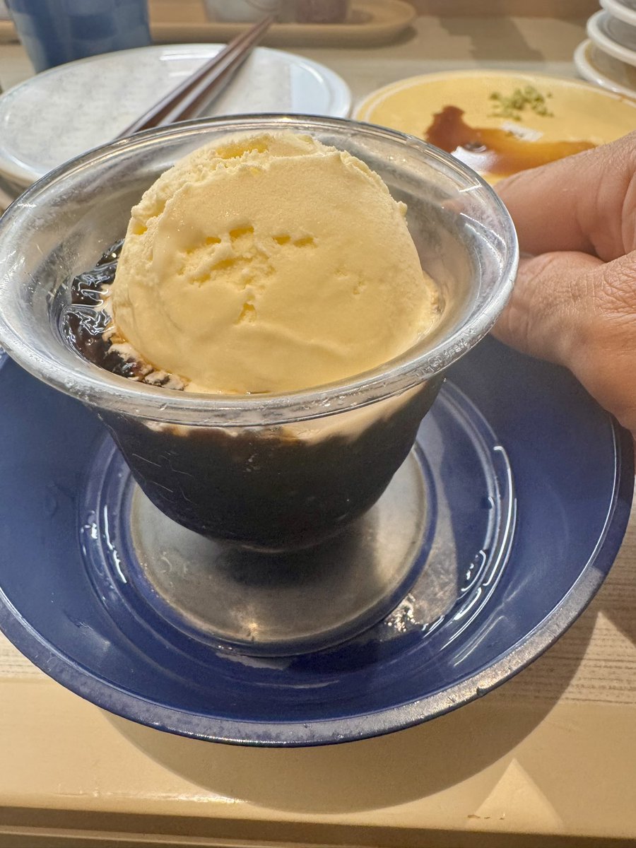 usutaku's tweet photo. 土曜日

#はま寿司

#お一人様
カウンター、すぐ座れて⭕️

デザート
#コーヒーゼリー

アイス食べれん。。。

#お散歩
あずきちゃん  #チワックス  
#雨に濡れた。 https://t.co/4tRRSY0pmI