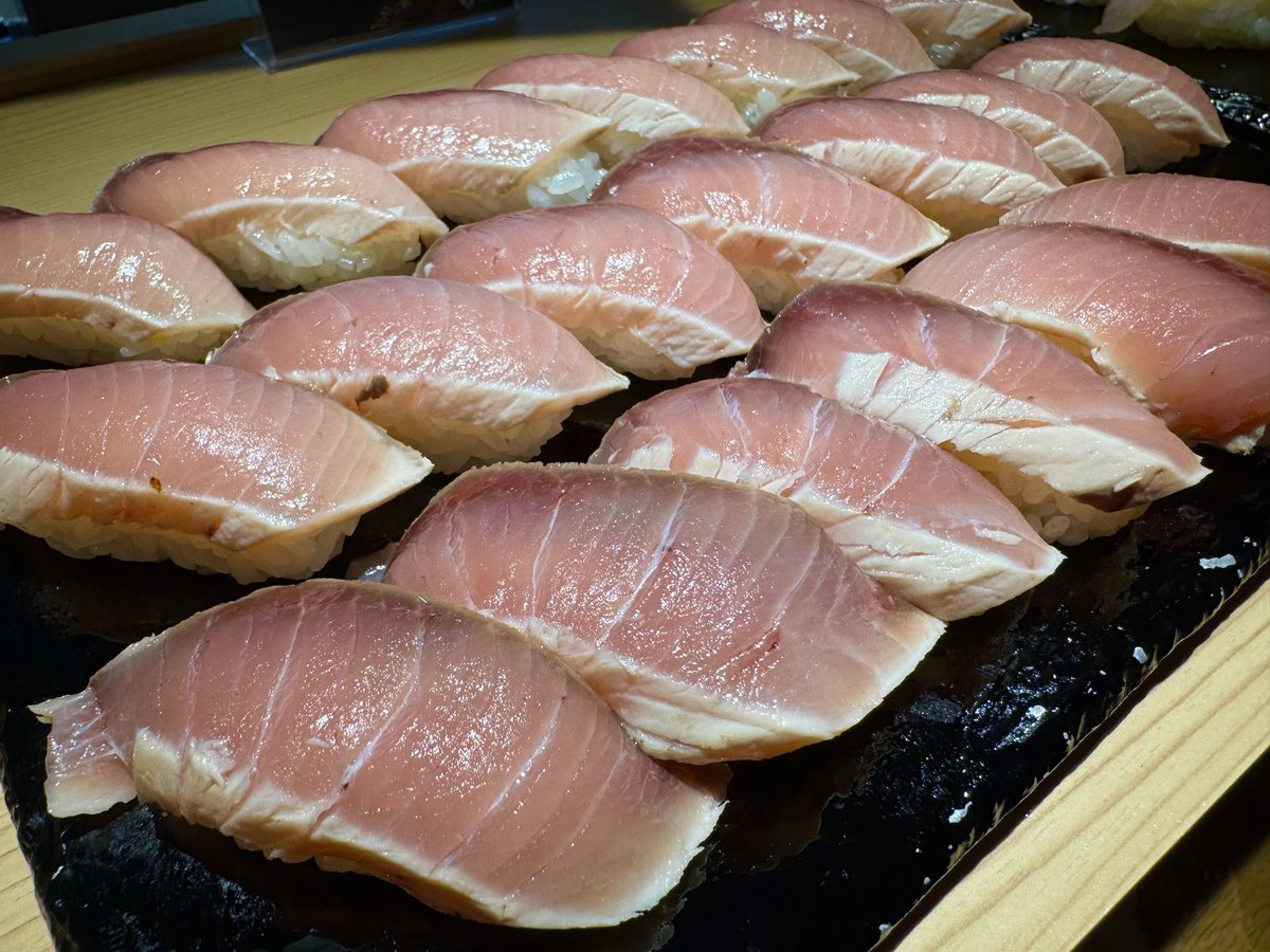 SushiToyama_dao's tweet photo. 富山いえば！
「氷見のブリ🍣」

ブリ好きな人ー？🙋‍♂️ https://t.co/UETArgK2eD