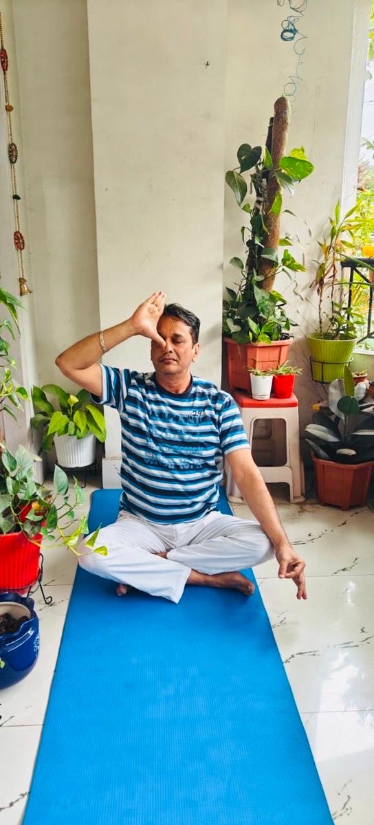 praveerr's tweet photo. Bas dus minute Yoga; Bada achha hoga…#YogaEveryday https://t.co/Rl7jJX98ve