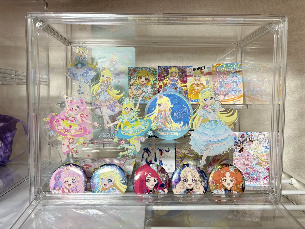mutsuki024's tweet photo. 引きこもり休日なので部屋の飾りを少々改良。
ミーたん多めのアイプリBOXを作ってみた。
ベッドに有馬かなが増えた。
オタク部屋みたいになってきたw https://t.co/8cLf4FJTG9