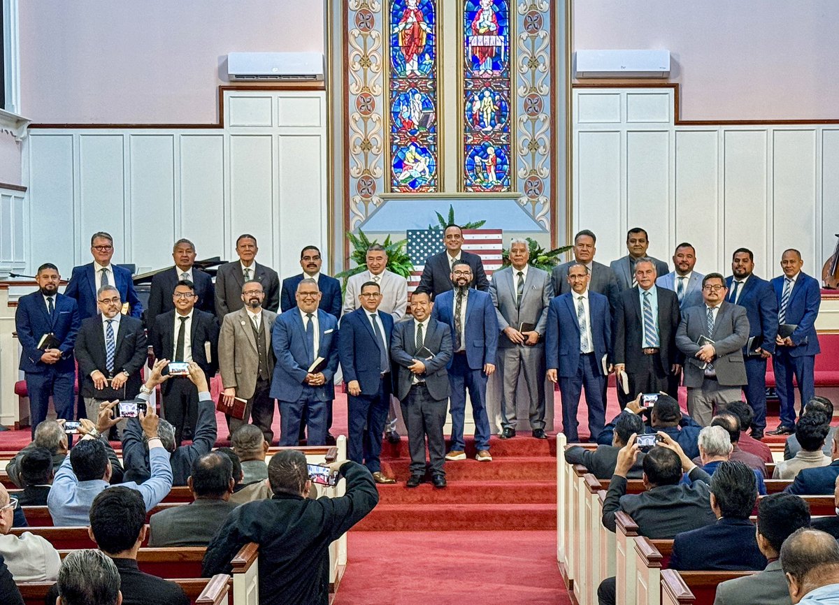 DrLuisParada's tweet photo. Tremenda Conferencia de Varones en South Gate, CA. Asistieron 23 pastores y 25 Iglesias representadas. ¡Gloria a Dios! https://t.co/eqH7XKn3pS