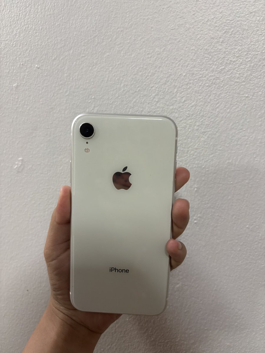 Wwoopy_'s tweet photo. ส่งต่อค่ะ 

Iphone XR 128gb สีขาว เบต้า 67% 

3,500 บ. 

ตำหนิไฟขาวด้านล่างตามรูป ไม่มีปัญหาตอนใช้งาน

นัดรับได้ตาม mrt สายสีเหลือง

#ไอโฟนมือสอง #ไอโฟนมือสองราคาถูก #ส่งต่อไอโฟน #ส่งต่อไอแพดมือสอง #iPhoneมือสอง https://t.co/vPWl1jGUaI