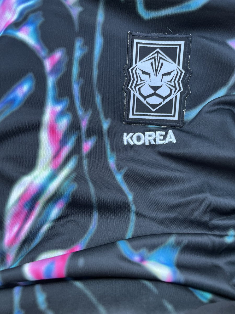 I_Never_Fall's tweet photo. Let’s Go! Now I NEEEEEEDD one of them G Dragon jackets!!! 😫😆👏🏾🇰🇷❤️🔥✨ #worldcup #SouthKorea #Fifa https://t.co/DbQfpMIsxe
