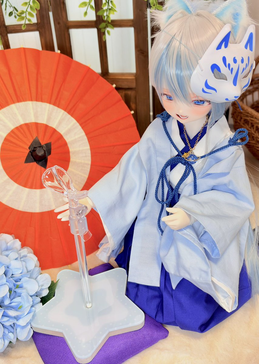 mima3293's tweet photo. 今起きたのでおはドルしてもよいですか…？

こちらは青星くんがいつも立っている青い星のドールスタンド
（着物の裾でだいたい隠れてる）
#おはドル
#うちのこかわいい https://t.co/ttU8qAg9QY