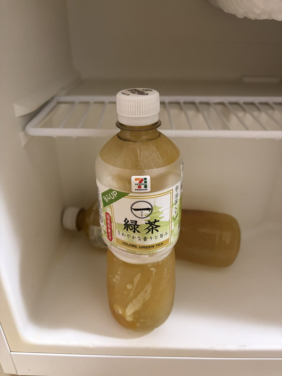 yamada___tnk's tweet photo. コンビニのやっすいお茶すき https://t.co/0ZVjJqyKYQ