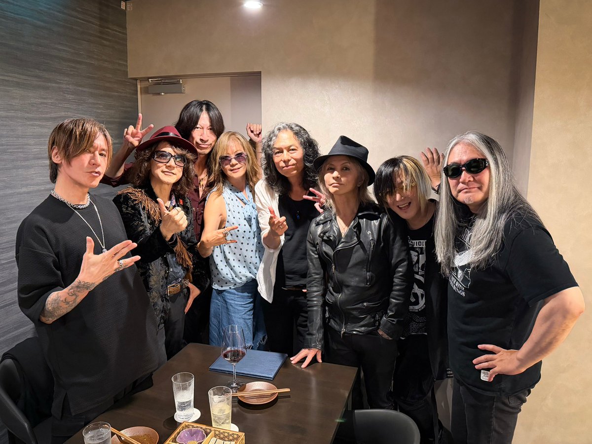 shake_info's tweet photo. みんなありがとう！
楽しく酔っ払いました。
今日もぶちかましたい。
shake

#REDROCKS
#REDWARRIORS
#HYDE
#SUGIZO
#大黒摩季
#TAKURO
#HISASHI
#カンニング竹山 https://t.co/mYKjpjxBOE