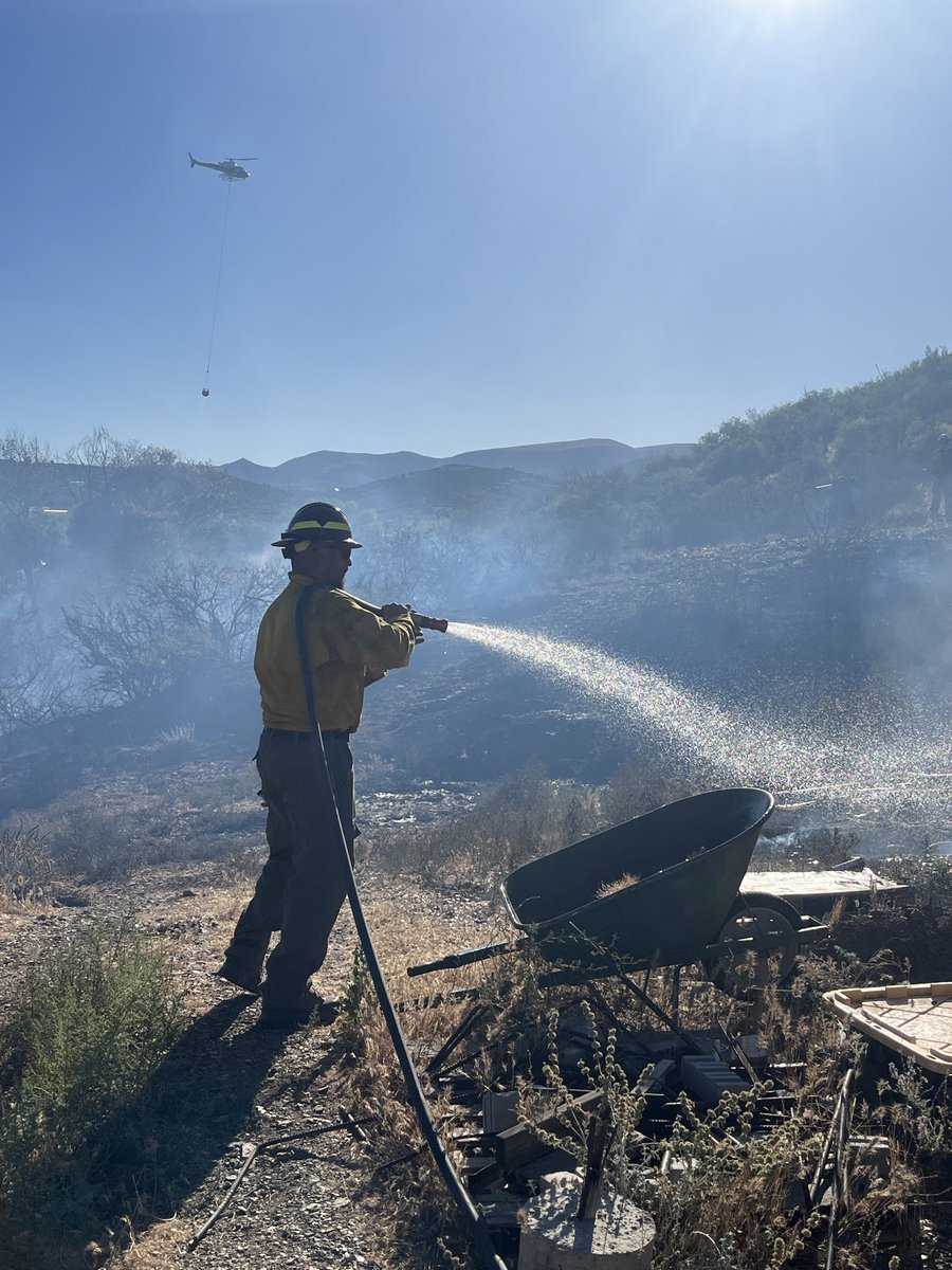 azstateforestry's tweet photo. #AntelopeFire Evening Update June 20 @ 7:40pm:

The fire has been mapped at 12 acres with 50% containment. Crews are working into the evening to mopup and cool remaining pockets of heat.  Handcrews and an engine will return tomorrow morning to continue with mopup and work towards full containment. 

Two outbuildings were damaged but all primary structures were saved thanks to the quick response and coordination of multiple fire agencies.

@ArizonaDOT has reopened all lanes on State Route 69.  Please use caution when driving in the area as fire crews are still working along the road.

@YavapaiOEM has made changes to evac levels. View the evac map at https://t.co/u3TuKniVrQ. 

#AZFire #AZForestry #YavapaiCounty

📷 Antelope Fire behavior and suppression efforts, Credit AZDFFM Captain C. Reed and Deputy Fire Prevention Officer P. Mungarro
