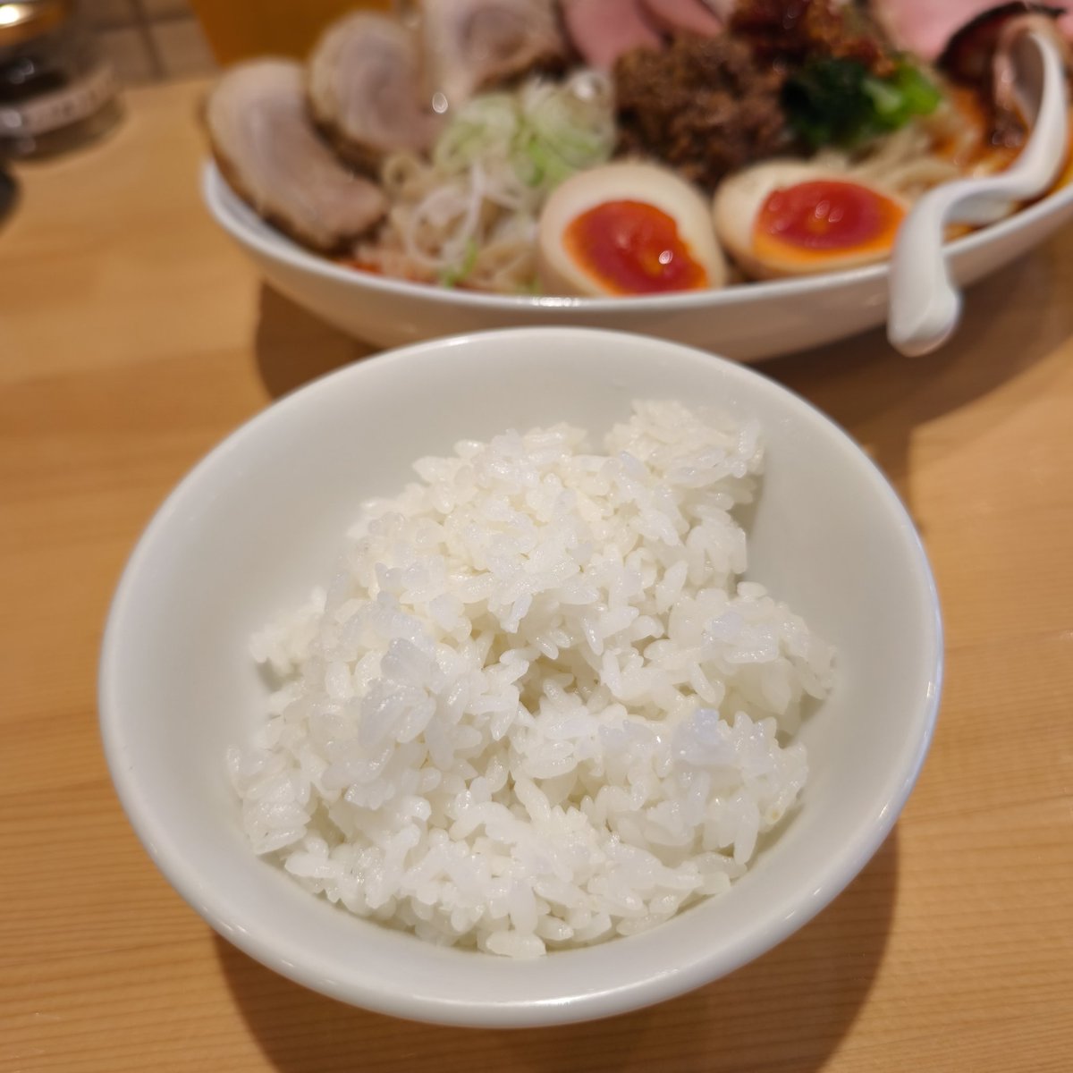 t2cz's tweet photo. メンドコロ 天鳳
ごちそう汁なし担々麺
小ライス
ゴマ感が凄くてめっちゃ美味い
多加水でモチモチな麺も汁なし担々麺としては個性的で凄く良い
ちょっと遠いけどまた来て他のメニューも食べたい思えるお店だった
美味しい汁なし担々麺をご馳走様でした
#RB大宮アルディージャラーメン部 https://t.co/YxLD4ZsiHf
