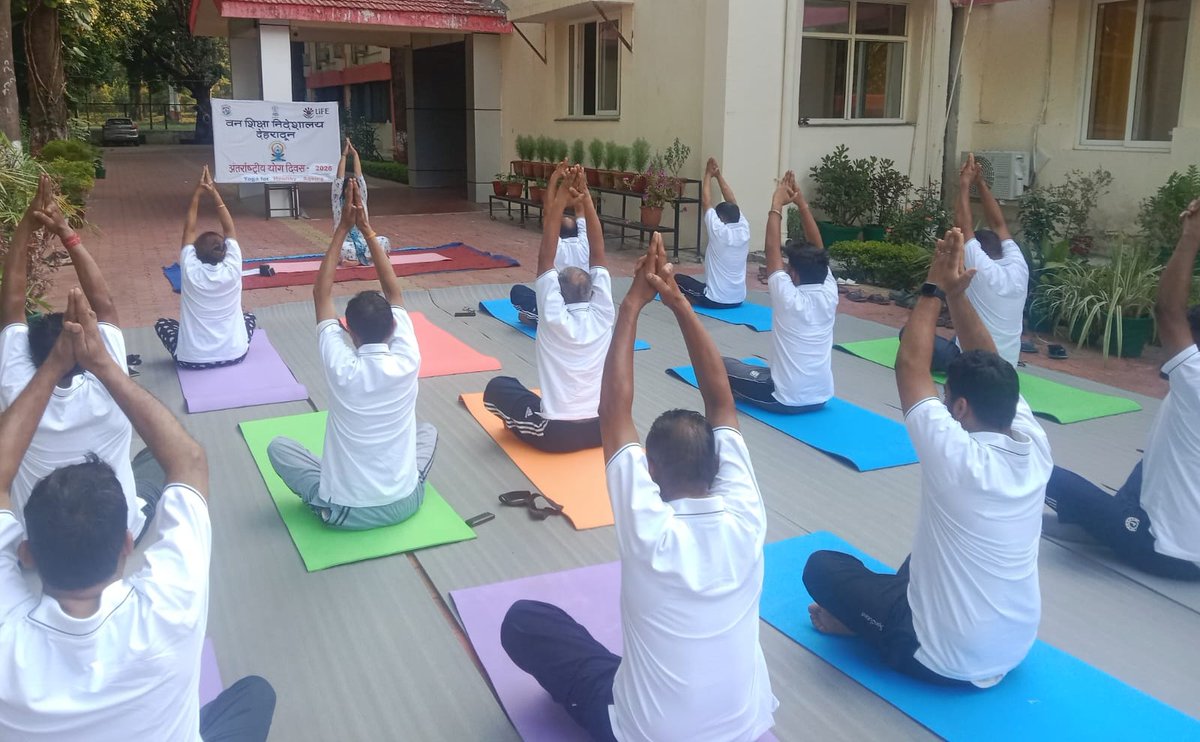 dfe_goi's tweet photo. Celebrating the 12th #IDY2026, officers &amp; staff of @dfe_goi participated in the Common Yoga Protocol session, embracing this year’s theme: “Yoga for Healthy Ageing.” 🧘‍♀️
The session highlighted the role of Yoga in promoting physical fitness &amp; mental well-being for all. https://t.co/IW6t8XP9Jj