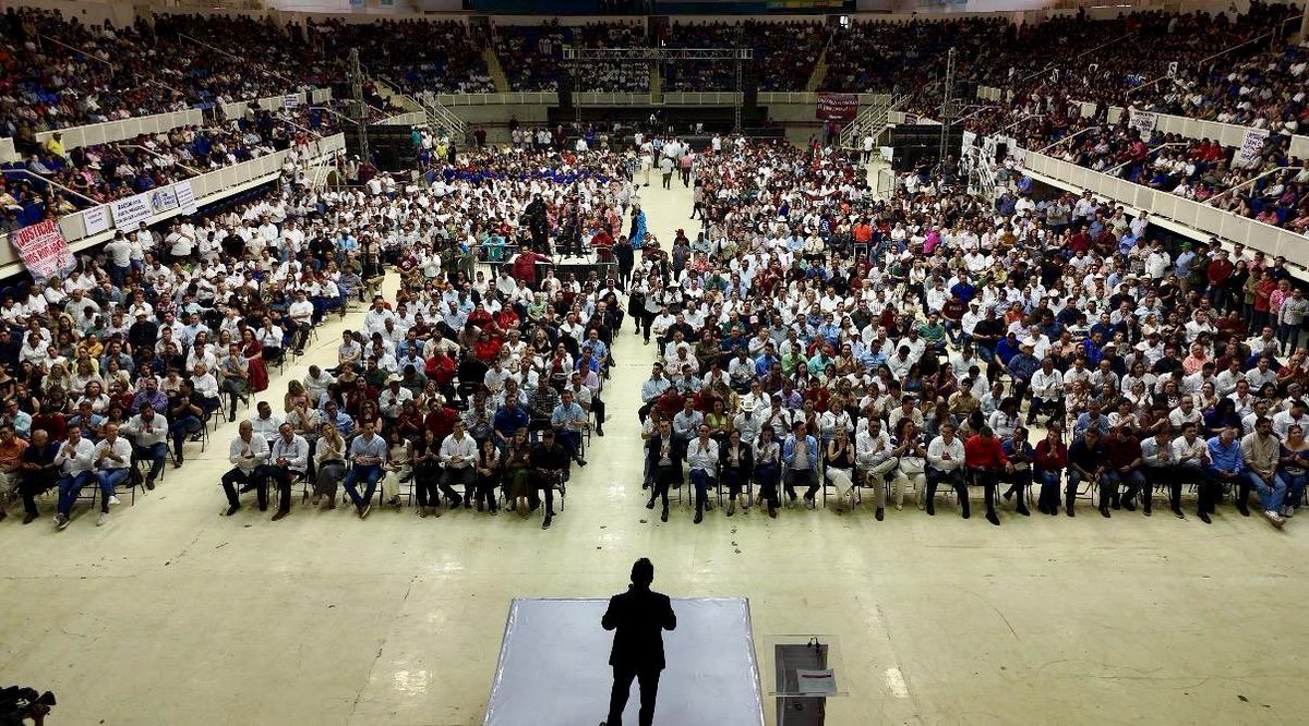 JacoboMendozaR's tweet photo. Acompañé a nuestro amigo Alcalde de Cajeme, @JavierLamarque_ a la presentación de la Conferencia “Así gobierna la 4T”, desde sus principios, logros y desafíos. Espacio para el encuentro de amig@s y compañer@s de todo el Estado de Sonora, unidos en el proyecto de transformación. https://t.co/zmVoiI4I7X