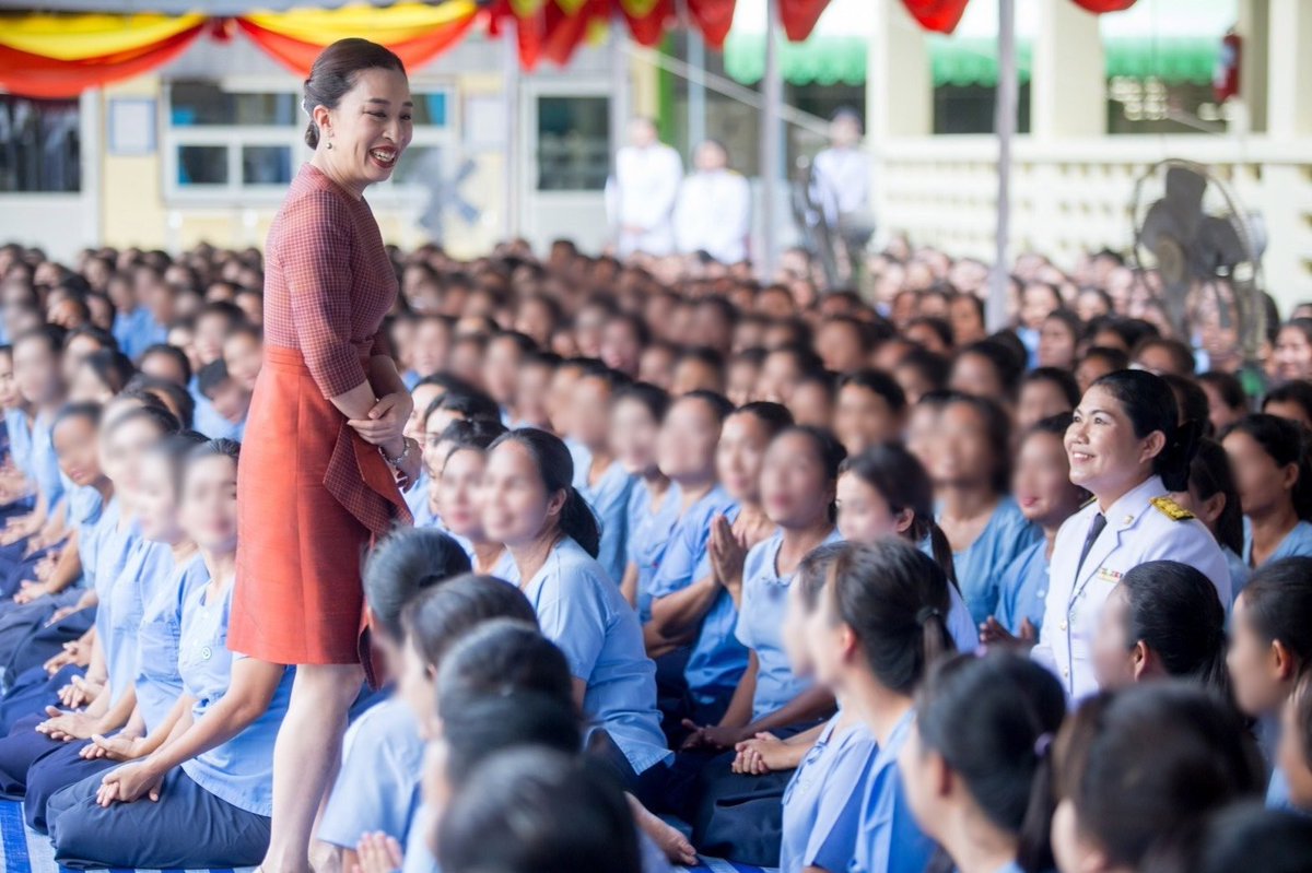 moonoi_punthai's tweet photo. #เรารักสถาบันพระมหากษัตริย์
สมเด็จพระเจ้าลูกเธอ เจ้าฟ้าพัชรกิติยาภา นเรนทิราเทพยวดี กรมหลวงราชสาริณีสิริพัชร มหาวัชรราชธิดา

ในฐานะที่ทรงเป็นประธานกรรมการโครงการราชทัณฑปันสุขฯ เสด็จแทนพระองค์ไปพระราชทานเครื่องมือแพทย์แก่เรือนจำเป้าหมายในภาคใต้จำนวน 4 แห่ง https://t.co/Uei1kOowIX
