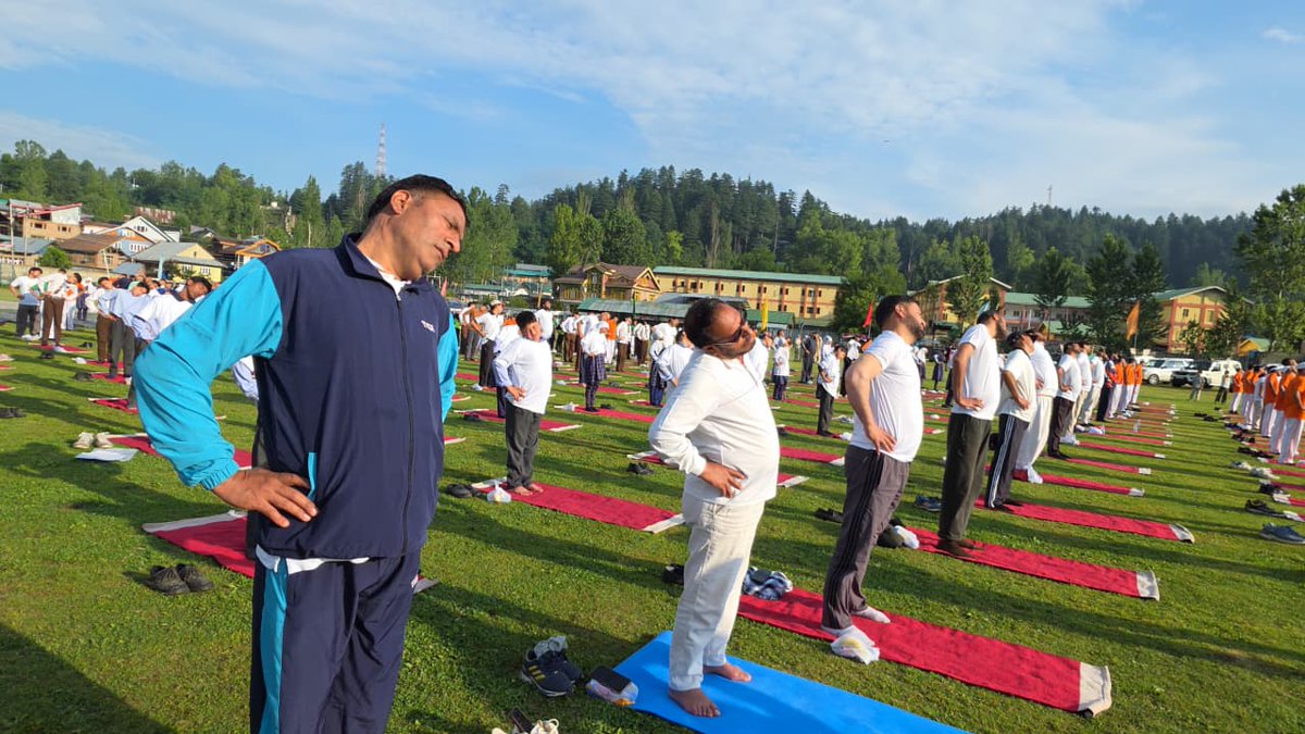 ddnewsSrinagar's tweet photo. Glimpses | Yoga enthusiasts take part in a yoga programme in Kupwara to mark International Yoga Day 2026.

#Internationaldayofyoga2026 
#IDY2026 https://t.co/xopvVahbgd