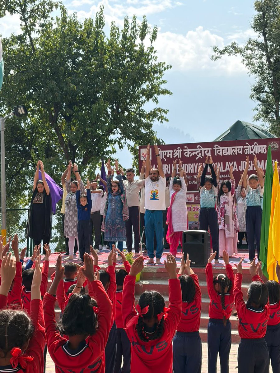 KJoshimath's tweet photo. 🧘‍♂️ International Yoga Day 2026 Celebration 🧘‍♀️

PM SHRI Kendriya Vidyalaya Joshimath celebrated International Yoga Day 2026 with great enthusiasm. Students, teachers, and staff actively participated in various yoga sessions, promoting physical fitness and mental well-being. https://t.co/Fu4eac40F2