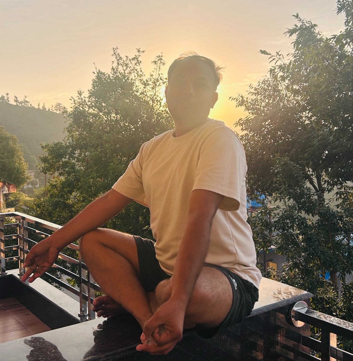 dksinghbsr's tweet photo. 🧘‍♂️ अंतर्राष्ट्रीय योग दिवस की शुभकामनाएँ 🧘‍♀️

“योग शरीर, मन और आत्मा का सामंजस्य है, जो जीवन में संतुलन, स्वास्थ्य और आंतरिक शांति का मार्ग प्रशस्त करता है।”

✨ योग अपनाएँ, निरोग जीवन पाएँ।

#InternationalYogaDay #YogaDay #YogaForWellness #HealthyLife #FitIndia #YogaForAll https://t.co/8EKmQcsRGI