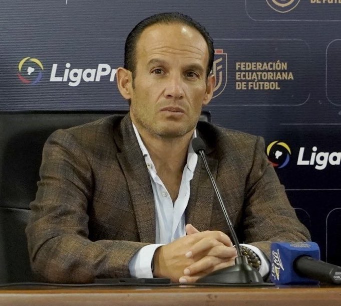 Bucaterm00's tweet photo. No hay que olvidar del hpta de @franciscoegas ESTE MISERABLE TIENE LA MAYOR CULPA POR TRAER TITERES COMO ENTRENADORES https://t.co/9hx7C6vICk