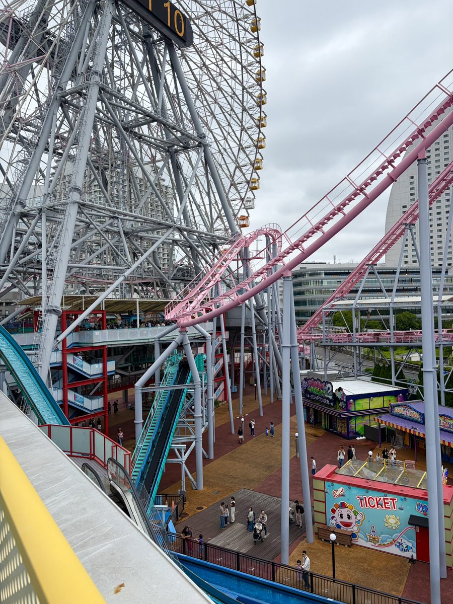 Coasters_Cali's tweet photo. I rode a coaster in Japan! Visited Yokohama Cosmoworld today for 30 minutes hoping to ride Diving Coaster and it was closed.😔 But I did ride the spinning wild mouse which was hilarious! So add another coaster to my random ass count lol https://t.co/EyUhOjMIcQ