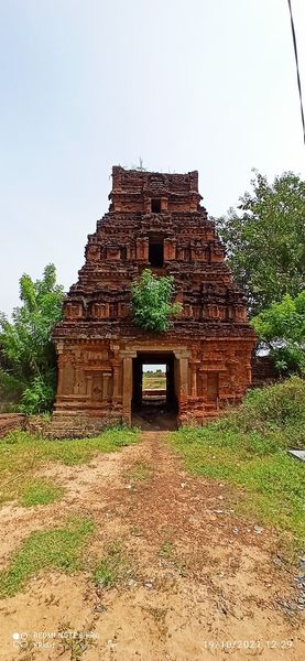 labstamil's tweet photo. 46,334 temples come under the ambit of TN HRCE. Do you know how these temples are classified? Not by antiquity or architectural significance, but based on their annual income, like a P&L line item
 > 10 lakhs : 584 temples
2 - 5 lakhs: 619 temples
10k to 2 lakhs: 3820
< 10k: 34,770 
and Others

Almost 75% of TN temples earn less than 10 thousand a year. That's 7$ a month, below poverty line of even Sub Saharan regions. 

So before some "humanitarian" pontificates about building "schools or mandapams or shopping complexes" on temple money, take a hard look at these numbers. There are temples with no priests to offer worship, no money for daily upkeep and plenty of temples are in dilapidated condition with no visitors. When there are no visitors, it becomes all the more easier for minions to steal the bronze or stone murthis abroad and mint millions. 

Temple money should be spent on temples only!