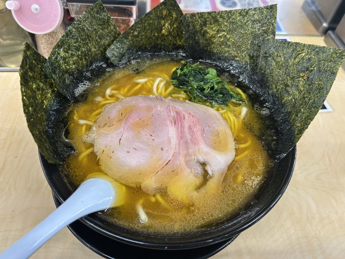 pig6699's tweet photo. ら～めん ぎょうてん屋 GOLD 綾瀬店@綾瀬市
とんこつ醤油らーめん🍜大盛り、麺カタ、脂少なめ🐷
スープ、美味っ👍
さすが吉村家直伝💯
汁完🙏
#ぎょうてん屋 #ラーメン #家系 #綾瀬市 https://t.co/E58PVxcOAT