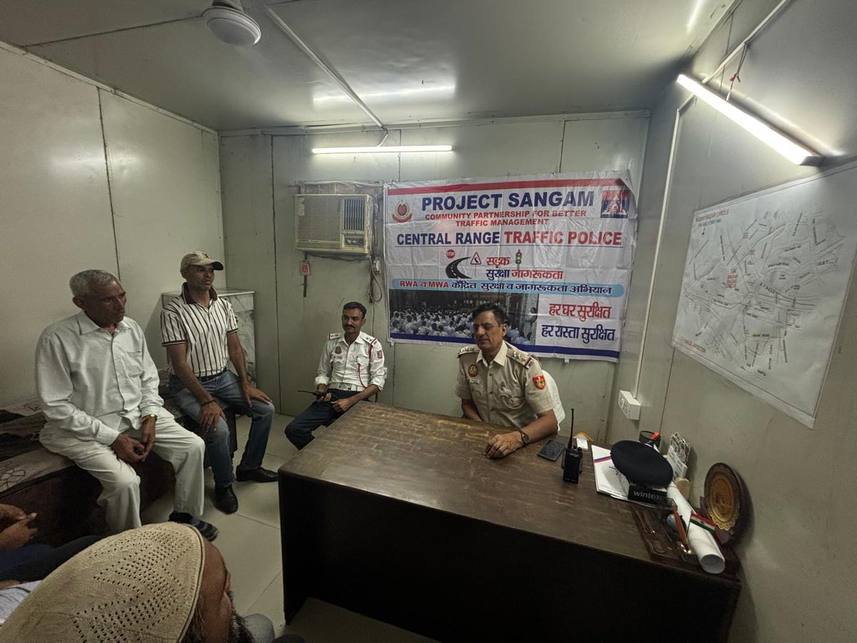 dcptcr's tweet photo. Listening. Engaging. Solving.
Under #ProjectSANGAM, Central Range Traffic officers interacted directly with citizens on 20.06.2026, gathering feedback and discussing local traffic concerns to build people-centric mobility solutions.
@LtGovDelhi @CPDelhi @dtptraffic https://t.co/tyy9NnN5nv