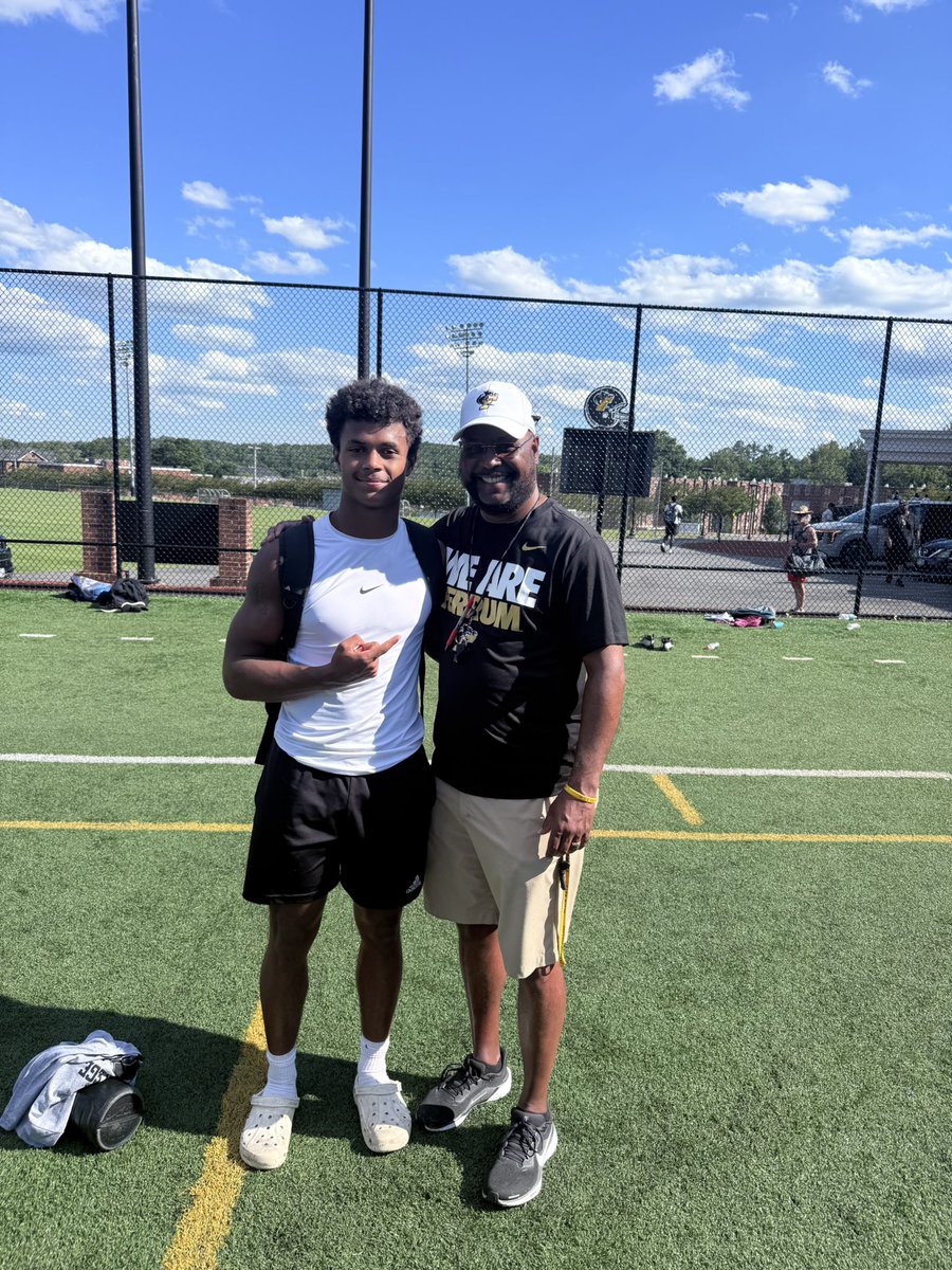 IsayahHamann's tweet photo. Had a great time @FerrumFootball camp today big thanks to @Coach_lrob for coaching and evaluating. Thank you @coach_ksherman. Took home greta things to work on and add to the game it’s self thank you again

@coach_J_Santi 
@R_BranchAHS https://t.co/hJAfGWuvED