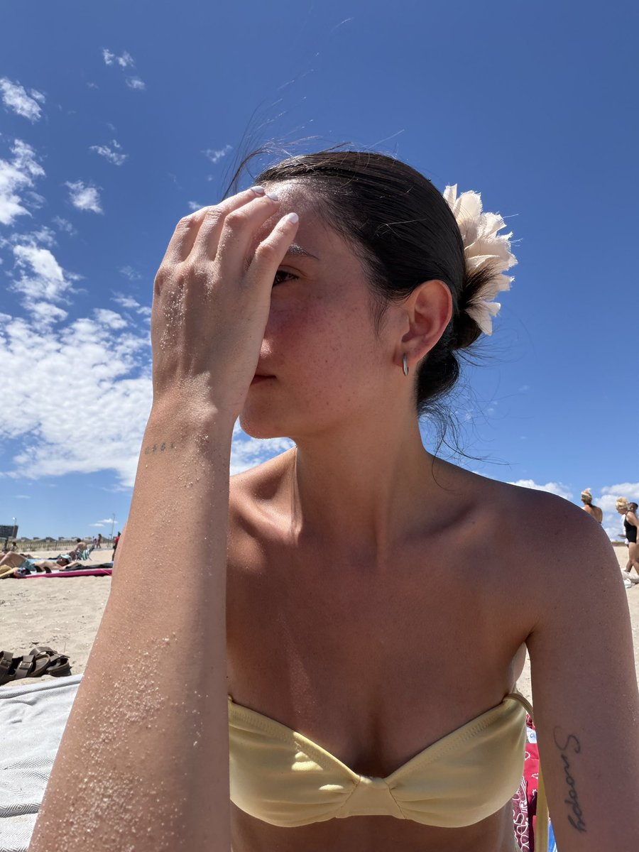 Joannaaguilera7's tweet photo. Beach babe https://t.co/Dy5DWvLwKU