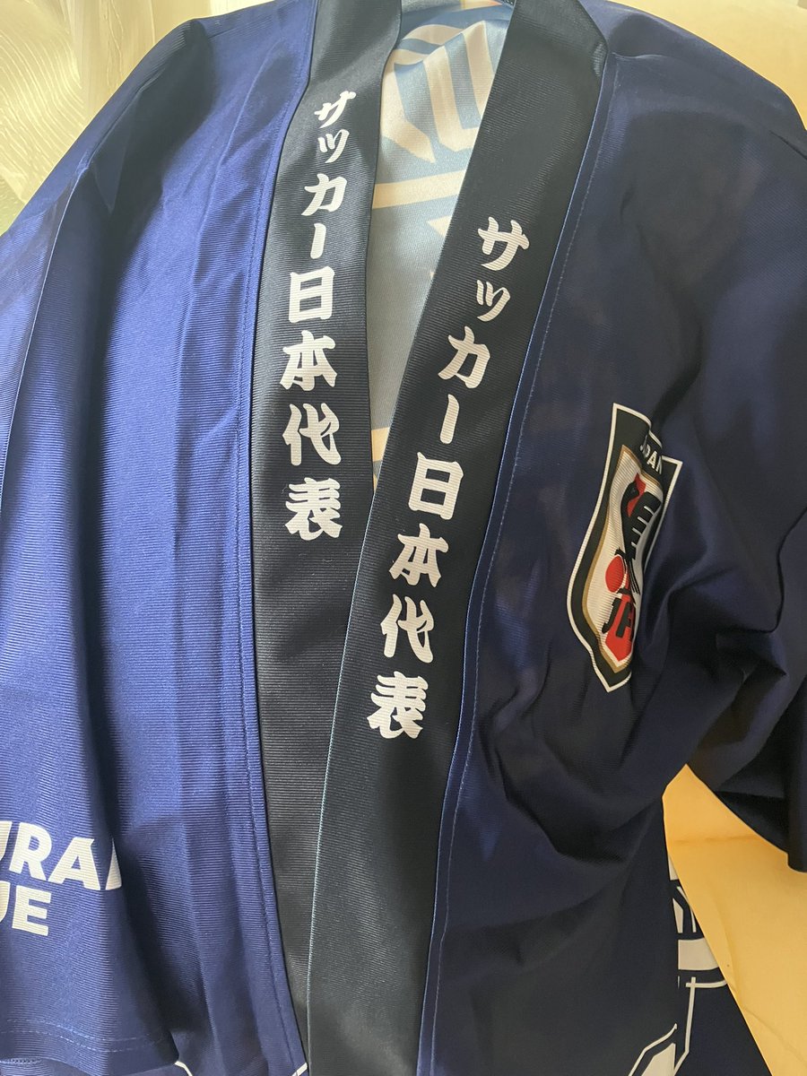 fbene2suzuki's tweet photo. 孫から届いた、日本代表グッズを着て、さあ応援だ。 https://t.co/W8CUvYsgPh