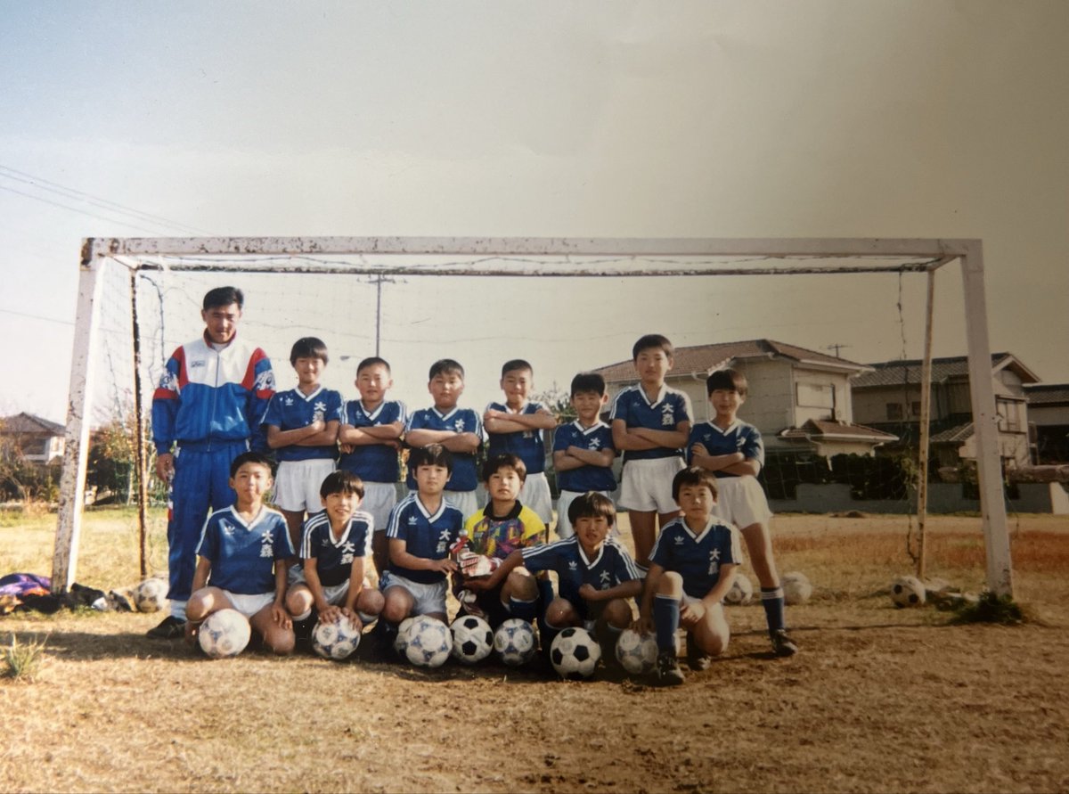 johnmichisaka's tweet photo. 小学生の頃の夢はプロサッカー選手になる事でした⚽️

ポジションは右のミッドフィールダーでした。 https://t.co/rDHrWxNKvK