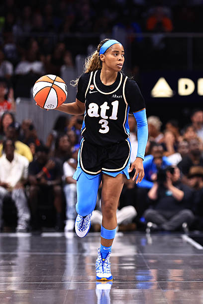 JustFreshKicks's tweet photo. Jordin Canada wearing the “UCLA” Air Jordan 4028 PE 💙💛 @jordin_canada https://t.co/bPzq4mPI2m