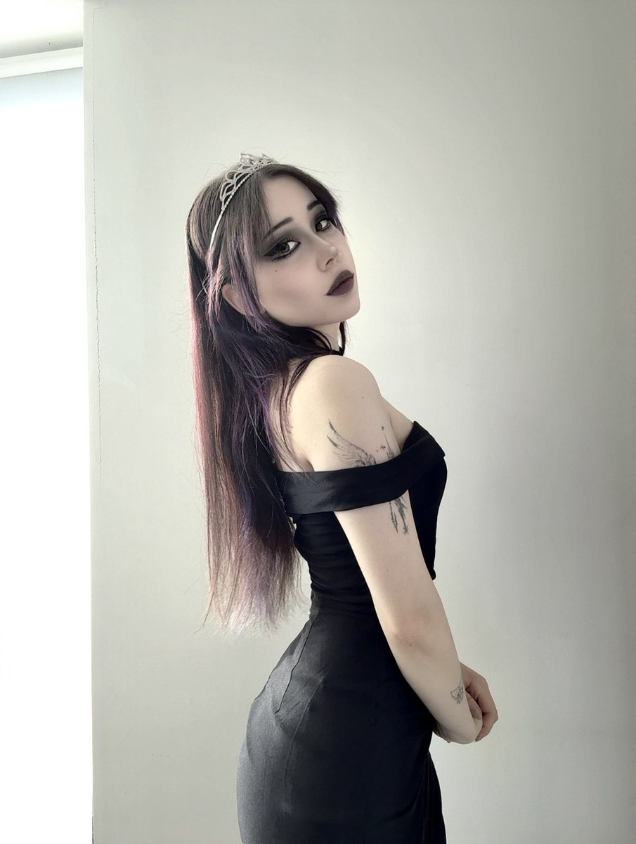 ivyowowo's tweet photo. yours truly https://t.co/UqDHzinV2o