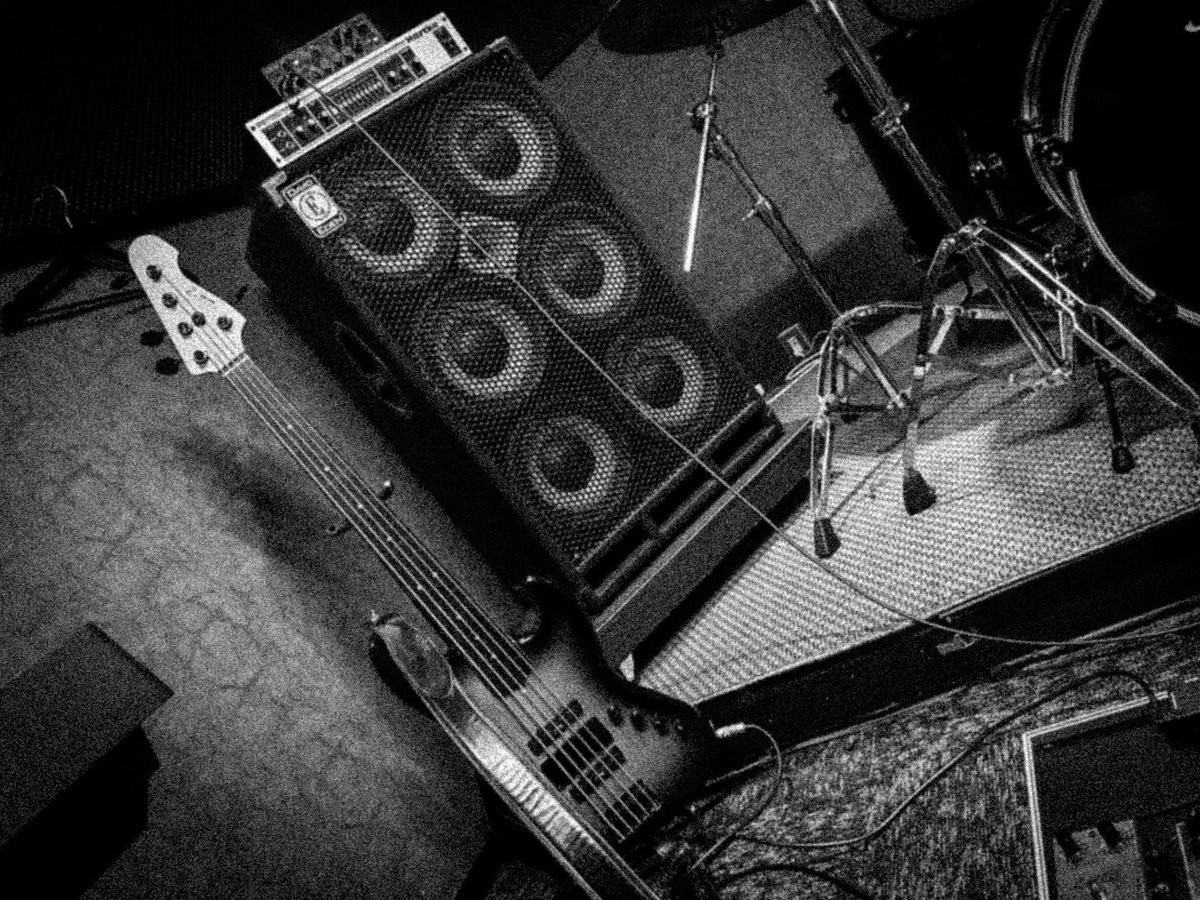 Shunka_Bassist's tweet photo. 入り前に朝練。

機材も問題なし。あとは残り時間でどこまで詰めれるか。 https://t.co/kJIx91yAxY