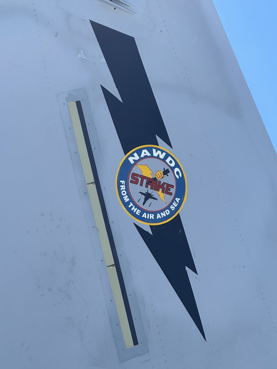 namurusan777's tweet photo. Finally saw Top Gun at an air show today.
What an experience！
#TopGun #FA18 
#TruckeeTahoeAirShow https://t.co/9TeRhoky52