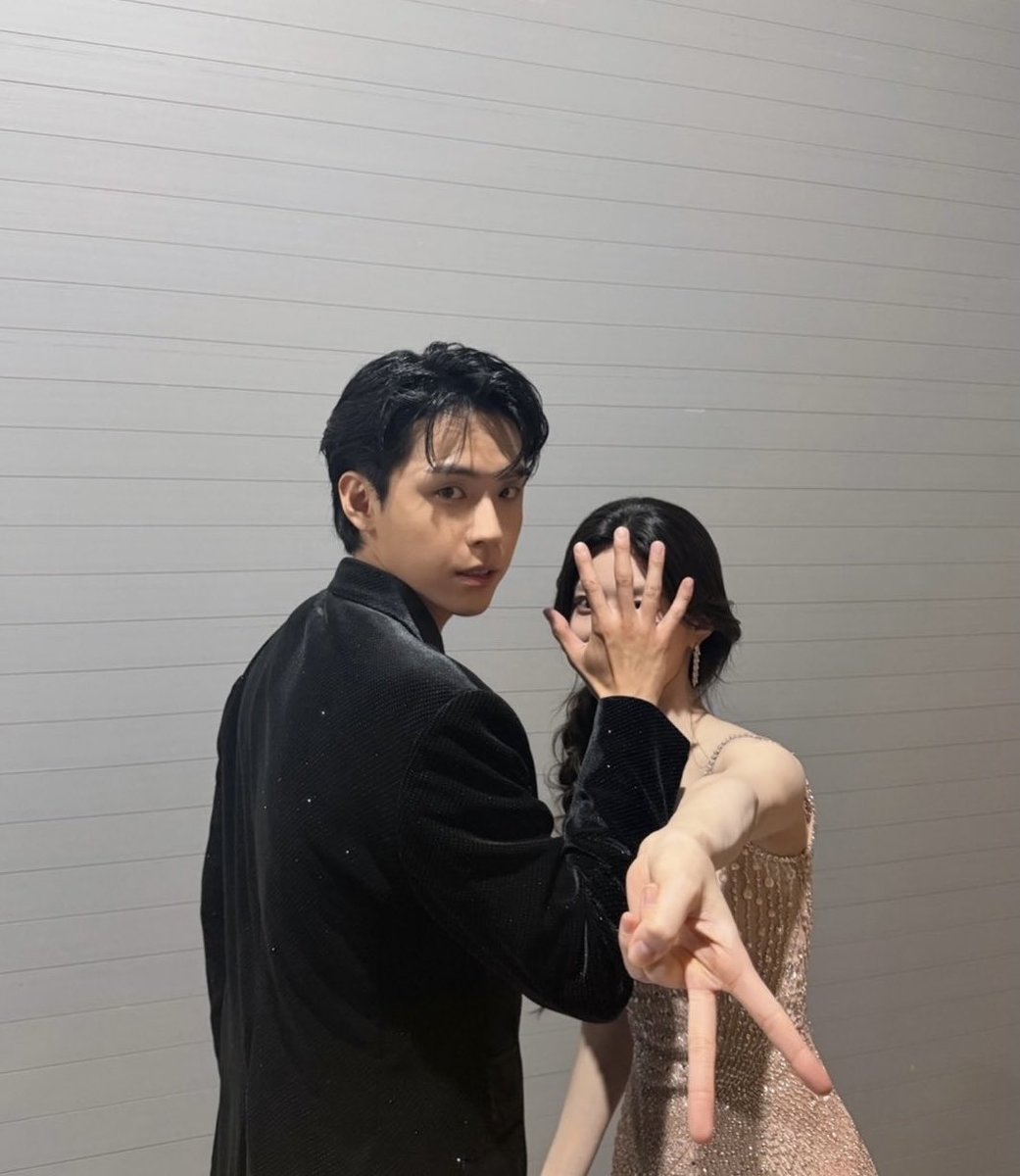o3o_rookie's tweet photo. 서가대 시상 김도훈 x 고윤정 투샷 떴다！！
무빙 강훈희수 잖아 오랜만이햐...🫪 https://t.co/Vs32HWV7Lb