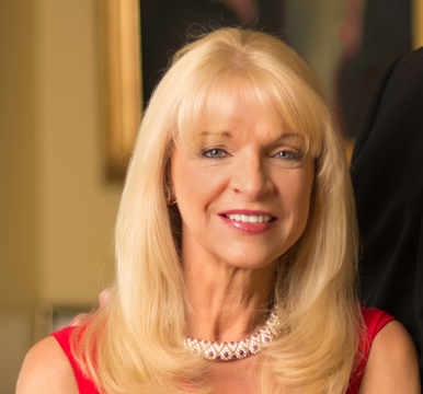 mikeysmith's tweet photo. OK - I think I've solved the mystery...

I'm pretty sure the woman is Margo Catsimatidis, and I think the picture was taken at Camp David (...where Trump is this weekend.) , probably during the Clinton Administration.

cc @atrupar https://t.co/eZpYRuDP5Q