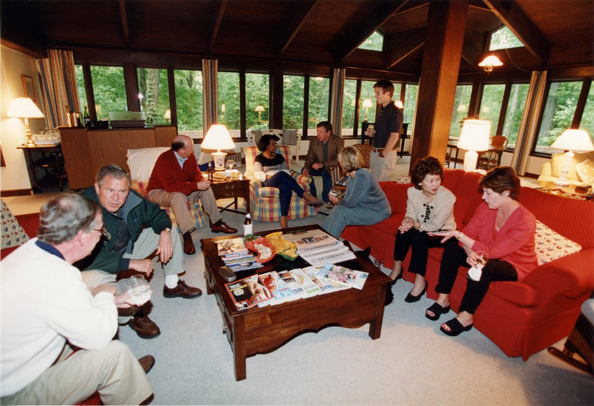 mikeysmith's tweet photo. OK - I think I've solved the mystery...

I'm pretty sure the woman is Margo Catsimatidis, and I think the picture was taken at Camp David (...where Trump is this weekend.) , probably during the Clinton Administration.

cc @atrupar https://t.co/eZpYRuDP5Q