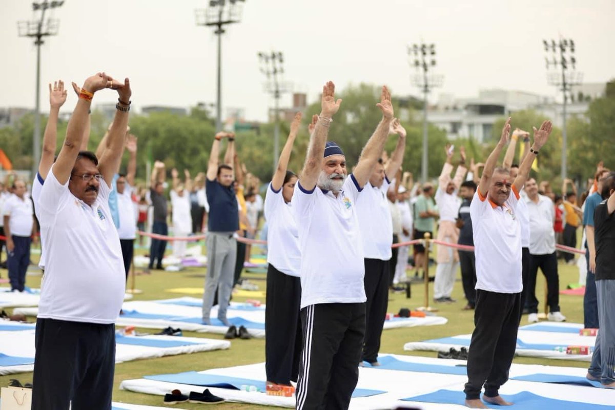 LtGovDelhi's tweet photo. Celebrated the International Day of Yoga at the @official_dda’s Yamuna Sports Complex today, embracing this year’s vital theme, ‘Yoga for Healthy Ageing’.

A profound manifestation of Bharat’s ancient civilizational ethos of ‘Sarve Santu Niramaya’ (सर्वे सन्तु निरामयाः), Yoga has evolved into a global movement through the visionary leadership of Shri @narendramodi Ji , inspiring millions across the world to pursue holistic well-being, harmony, and inner peace.

Following the live telecast of the Hon’ble Prime Minister’s inspiring address, I joined fellow participants in the Yoga session. It was particularly heartening to witness women taking a leading role in this movement, while also seeing growing participation from senior citizens, for whom Yoga serves as a powerful means to lead active, dignified, and healthy lives.

The overwhelming enthusiasm and collective spirit on display reaffirmed Yoga’s role as a unifying force that transcends age, background, and geography, fostering both physical vitality and mental resilience.

Let us renew our commitment to making Yoga an integral part of our daily lives and work together towards building a healthier, stronger, and more resilient society. 

#IDY2026