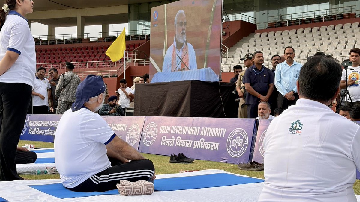 LtGovDelhi's tweet photo. Celebrated the International Day of Yoga at the @official_dda’s Yamuna Sports Complex today, embracing this year’s vital theme, ‘Yoga for Healthy Ageing’.

A profound manifestation of Bharat’s ancient civilizational ethos of ‘Sarve Santu Niramaya’ (सर्वे सन्तु निरामयाः), Yoga has evolved into a global movement through the visionary leadership of Shri @narendramodi Ji , inspiring millions across the world to pursue holistic well-being, harmony, and inner peace.

Following the live telecast of the Hon’ble Prime Minister’s inspiring address, I joined fellow participants in the Yoga session. It was particularly heartening to witness women taking a leading role in this movement, while also seeing growing participation from senior citizens, for whom Yoga serves as a powerful means to lead active, dignified, and healthy lives.

The overwhelming enthusiasm and collective spirit on display reaffirmed Yoga’s role as a unifying force that transcends age, background, and geography, fostering both physical vitality and mental resilience.

Let us renew our commitment to making Yoga an integral part of our daily lives and work together towards building a healthier, stronger, and more resilient society. 

#IDY2026