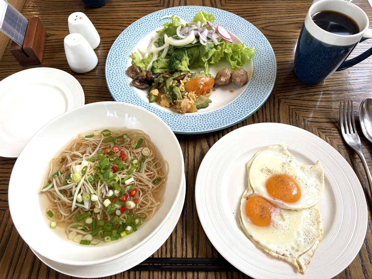meshikui1's tweet photo. 朝飯はセブ島のホテルのビュッフェだ。 https://t.co/cwcKJk5Noy