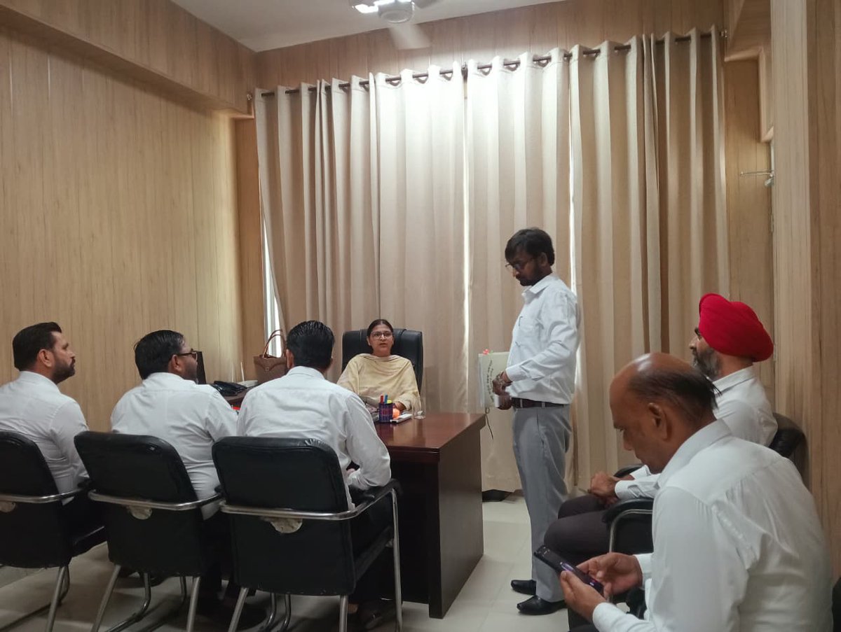 DLSASMS's tweet photo. On 05.06.2026:- Meeting with Legal Aid Defense Counsels, Sri Muktsar Sahib regarding working and performance of LADCs. https://t.co/MvwYQZWBld