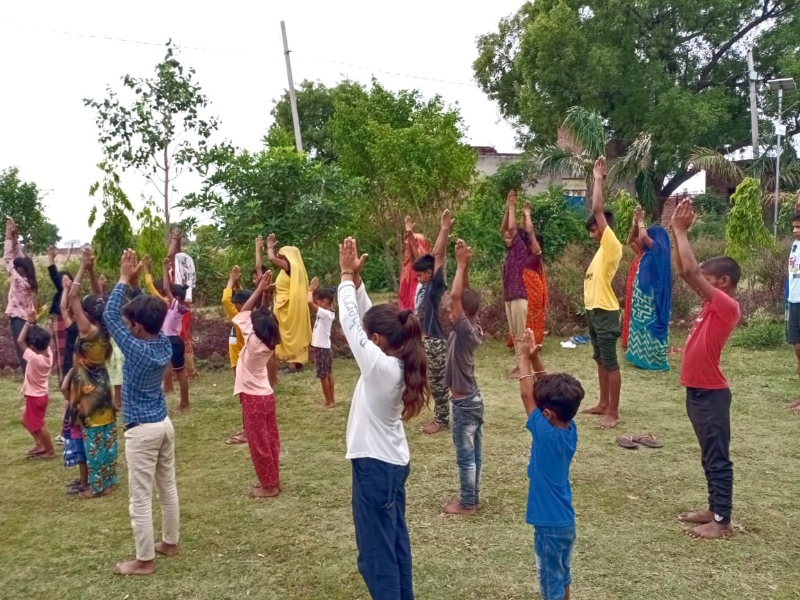 Janaksingh4321's tweet photo. वर्षों से ग्रामीण स्वास्थ्य सेवाओं की जिम्मेदारी निभा रहे #CHOs आज भी अस्थायी व्यवस्था में काम करने को मजबूर हैं।
लाखों मरीजों का भरोसा,स्वास्थ्य व्यवस्था की रीढ़ और हर लक्ष्य पूरा करने के बाद भी अधिकार अधूरे क्यों?
अब समय है
कैडर निर्माण एवं नियमितीकरण का।
#PermanentCHOs https://t.co/iSROMULOMT