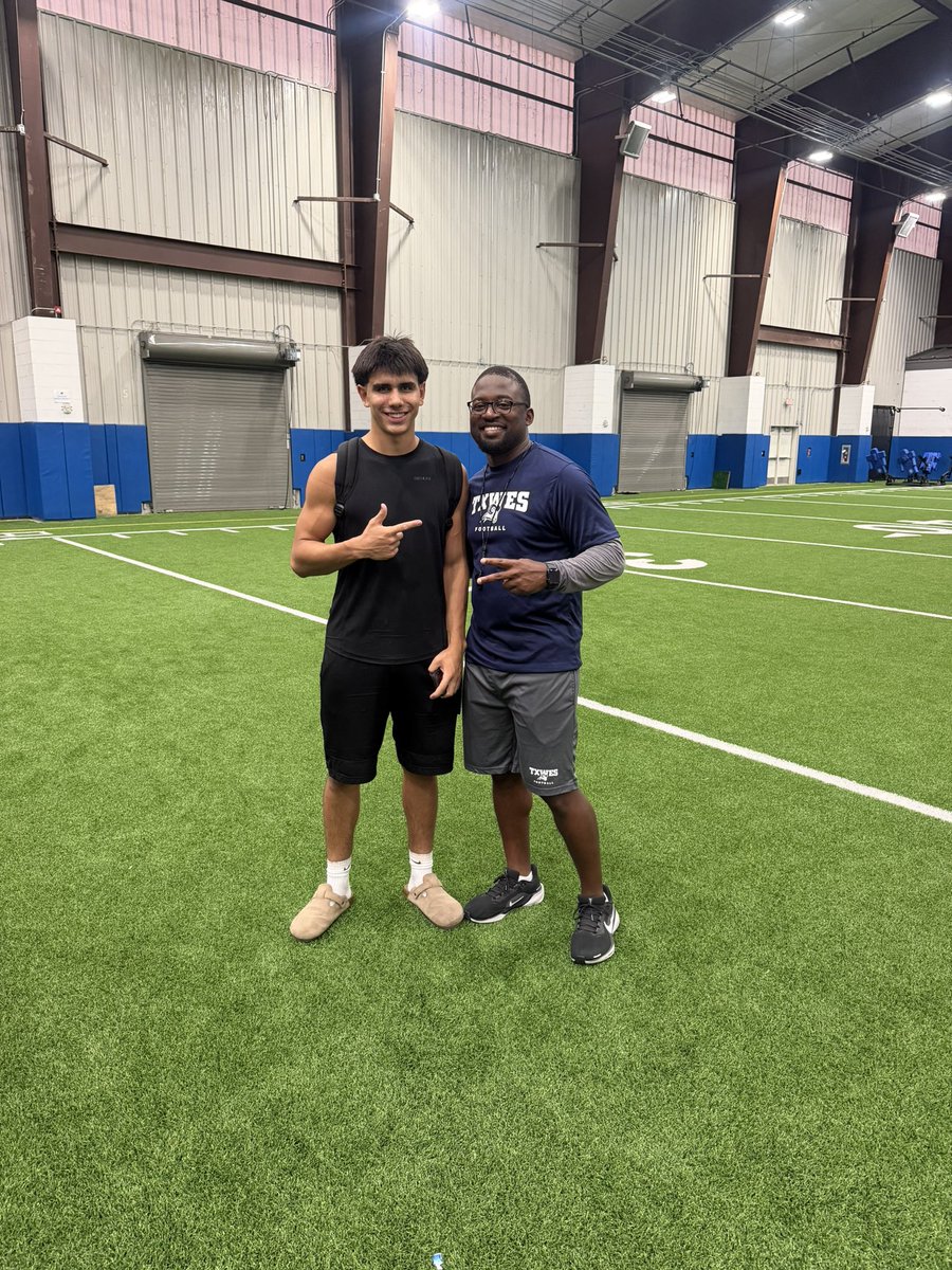 GabrylRivas's tweet photo. Had a great camp today at CE King with Texas Wesleyan University. I had some great plays and would like to give a big thanks to all the coaches who taught us great things. @CoachThompson_3 @CoachRicketts92 @Coach_RGlover @TexasWesleyan https://t.co/2TTmJiLYBF