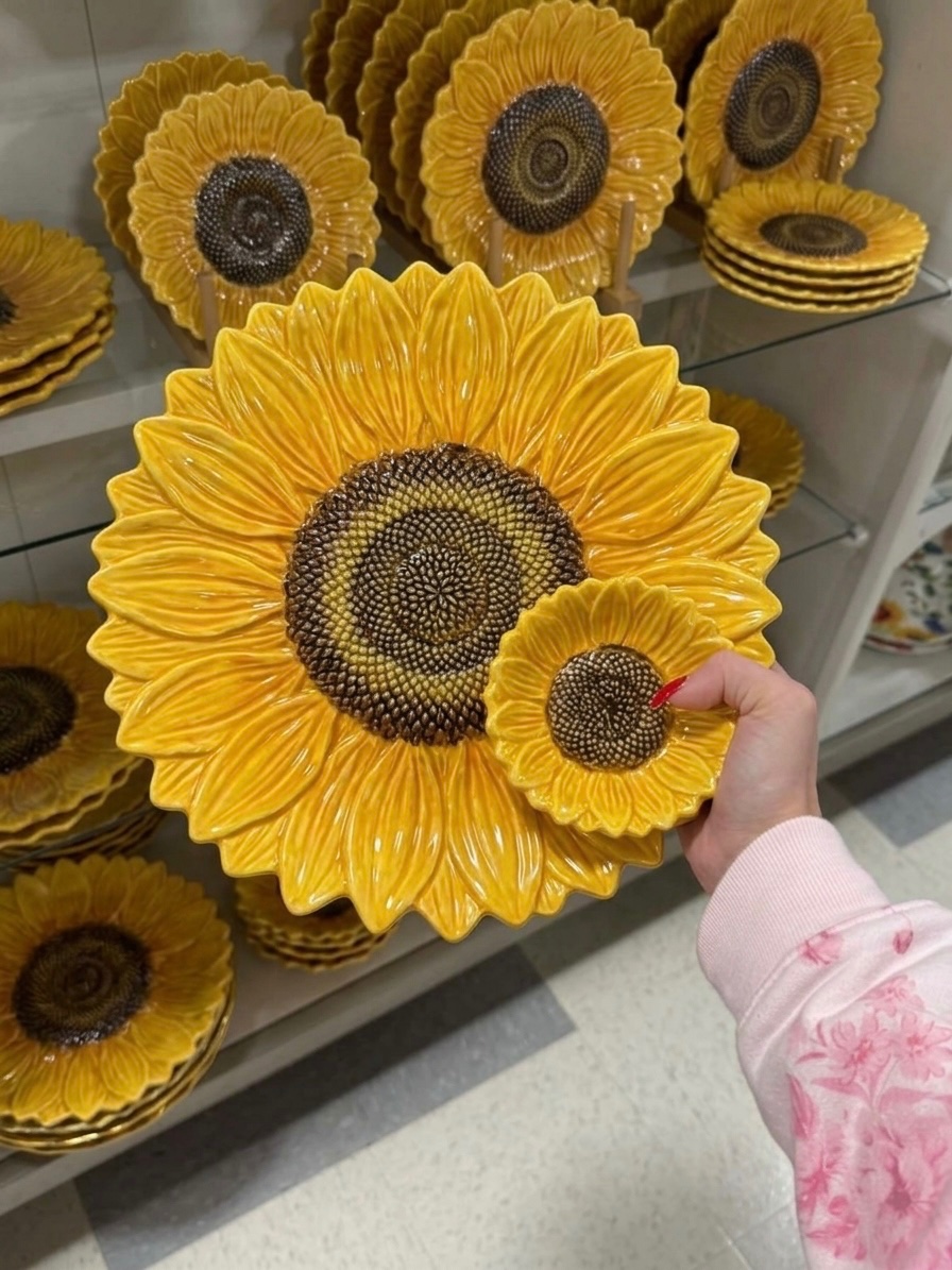 sunflowerchives's tweet photo. beautiful sunflower plate✨ https://t.co/nyH1CDQArO