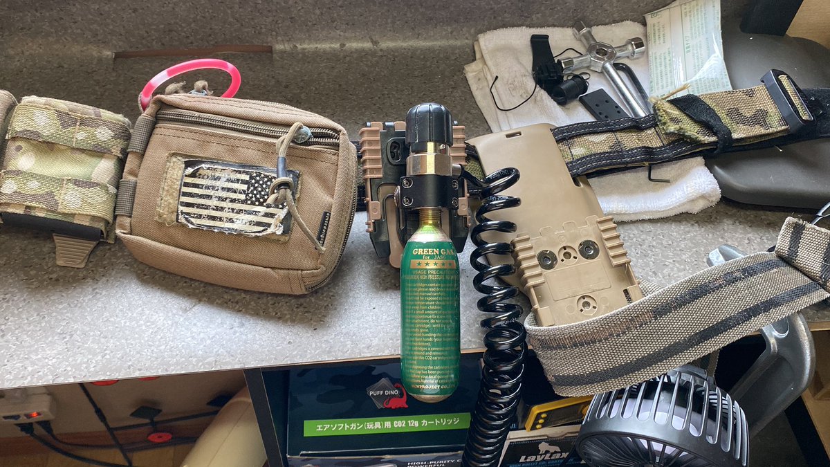 5Catakeshi's tweet photo. @imoimosniper 参考になれば、QLSのレプとスコープリンク径が1インチと使わないホルスターのベルトに固定するやつとレイル5スロ位あるやつで自分はサバゲする時に自作して使ってますよ https://t.co/KXYZxpKF4q