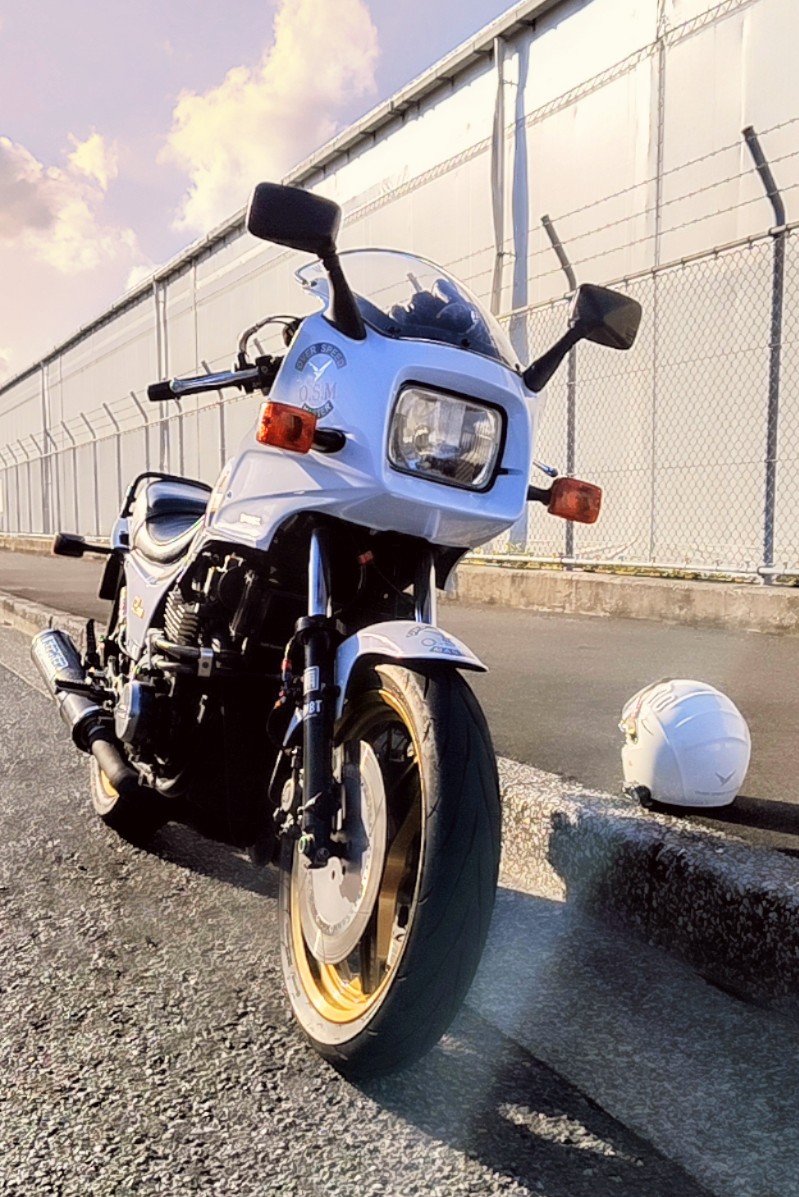 overspeedmaster's tweet photo. #角目のライトがカッコいいバイク選手権 https://t.co/YekrdYF2wu