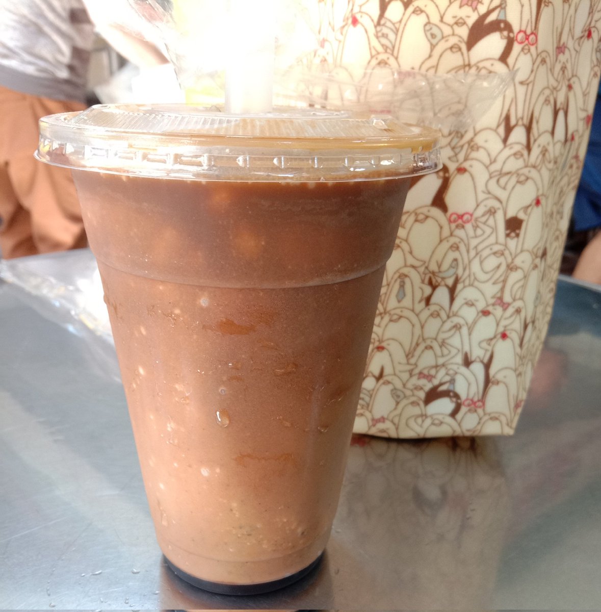 lyi914's tweet photo. 鹿港好熱☀️🥵

咖啡麵茶冰沙，意外的蠻搭的 https://t.co/Puze5baqZG