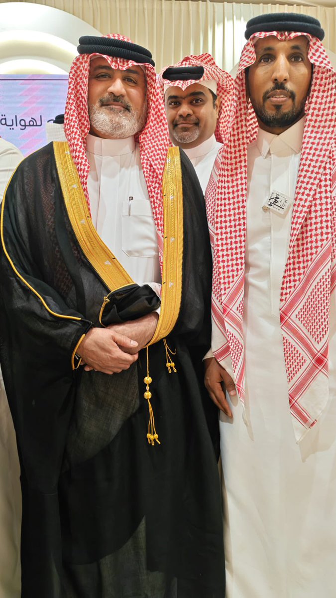 Nasser94703333's tweet photo. @Nadimulhim 
@Alahsamun 
ليلة الأحساء كانت "وفاء"
بحضور وتشريف أمين الأحساء م. عصام الملا،عاش نادي_ملهم الأدبي مع الأدباء والمثقفين والشعراء "رحلة في سيرة الأديب مبارك إبراهيم بوبشيت" استعدنا سيرة قلم ترك اثرا لان 
من زرع فينا الكلمة، يستحق أن نزرع له الذكرى
رحم الله الفقيد https://t.co/ZTmjdBMCvL