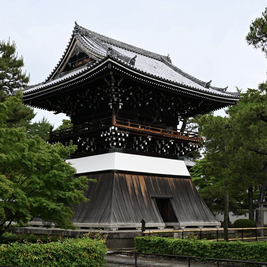 belfry2000's tweet photo. 京都市北区 大徳寺鐘楼(天正11年(1583)、重文)
京都市上京区 相国寺鐘楼(天保11年(1843)、府指定)
京都市上京区 妙蓮寺鐘楼(江戸？、府暫定登録)
京都市右京区 妙心寺浴鐘楼(江戸前期？、府暫定登録) https://t.co/rm7IwOBgP4