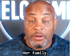 _exxk's tweet photo. @Josh_HokitUFC "Her" Family🤣🤣🤣 https://t.co/P5ROkeCNMh