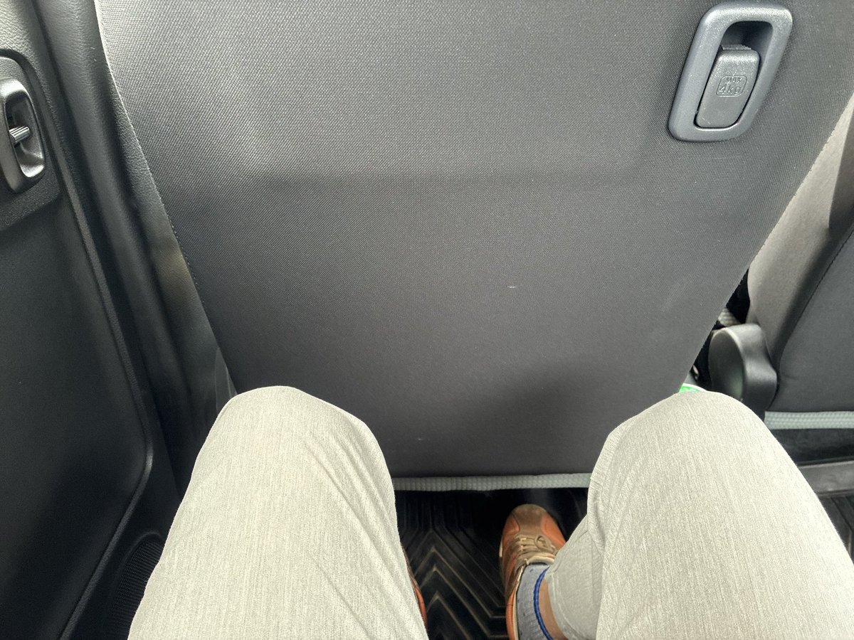 ikauran's tweet photo. 11時過ぎからちょっくら外出して、1時間以内に帰宅した。アルト借りようとしたらまさかの息子も行くってなって初の後部座席
広くて快適😊
いつも混んでるイメージしか無いスタバがガラガラだった😳
でもドリンクメニュー品切ればかりってどういう事？
みんなサッカー観戦で外出してない説ある😆 https://t.co/g6QtkMo9Z3